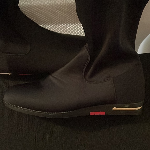 Black boots - Picture 2 of 6